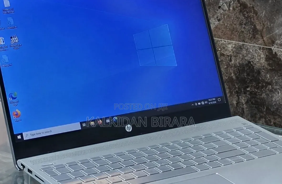 New Laptop HP Pavilion 15 8GB Intel Core i5 SSD 256GB