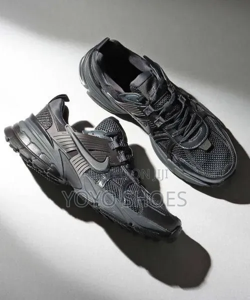 Nike V2K Run in the Black / Anthracite / Dark Smoke Grey Woman Shoes