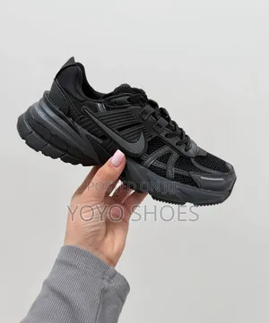 Nike V2K Run in the Black / Anthracite / Dark Smoke Grey Woman Shoes