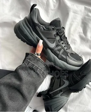 Nike V2K Run in the Black / Anthracite / Dark Smoke Grey Woman Shoes