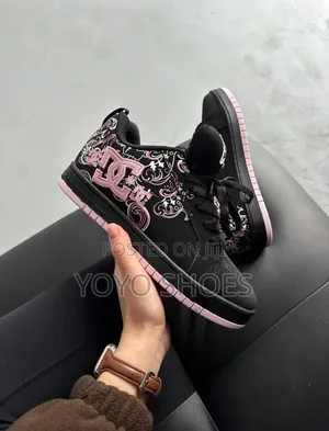 DC Shoes Pixie / Court Graffik Low-Top Skate Unisex Fashion Sneaker