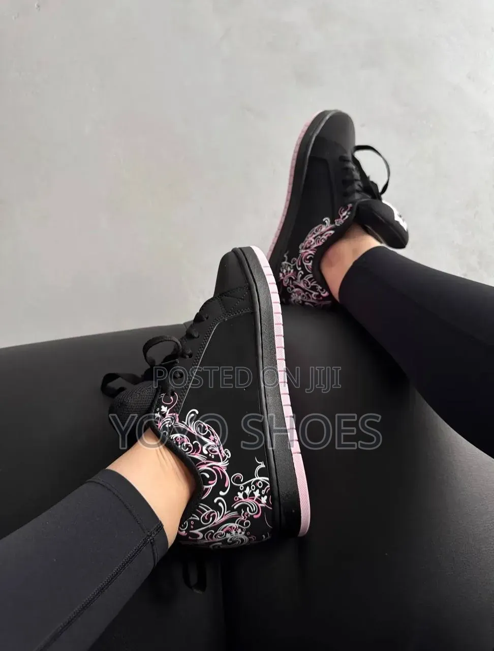 DC Shoes Pixie / Court Graffik Low-Top Skate Unisex Fashion Sneaker