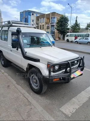 Toyota Land Cruiser 2006 White