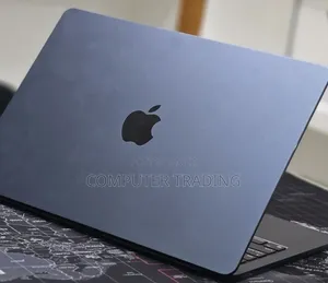 New Laptop Apple MacBook Air 2022 M2 8GB Intel Core i7 SSD 256GB