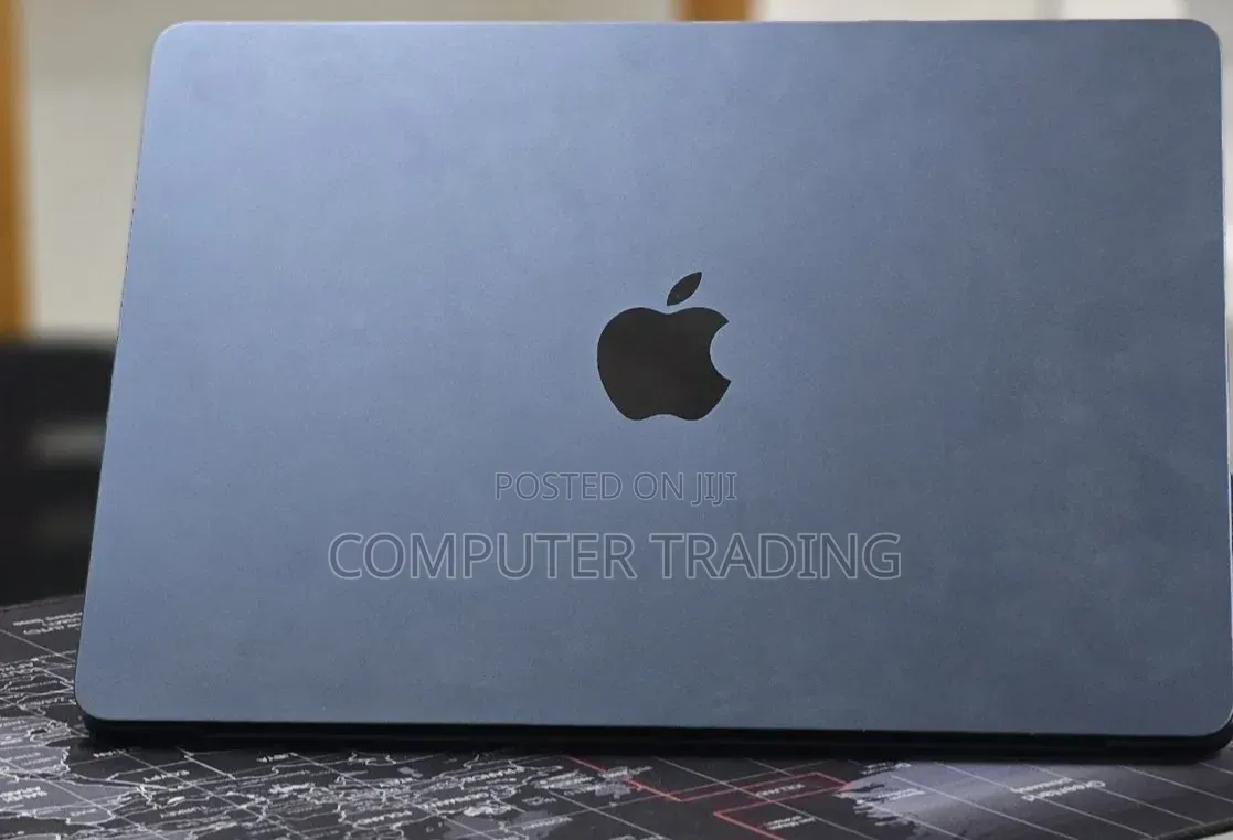 New Laptop Apple MacBook Air 2022 M2 8GB Intel Core i7 SSD 256GB