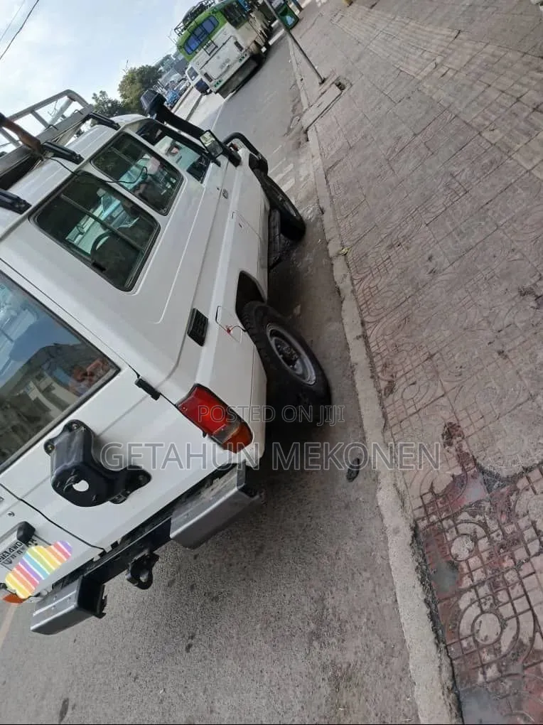 Toyota Land Cruiser 2006 White
