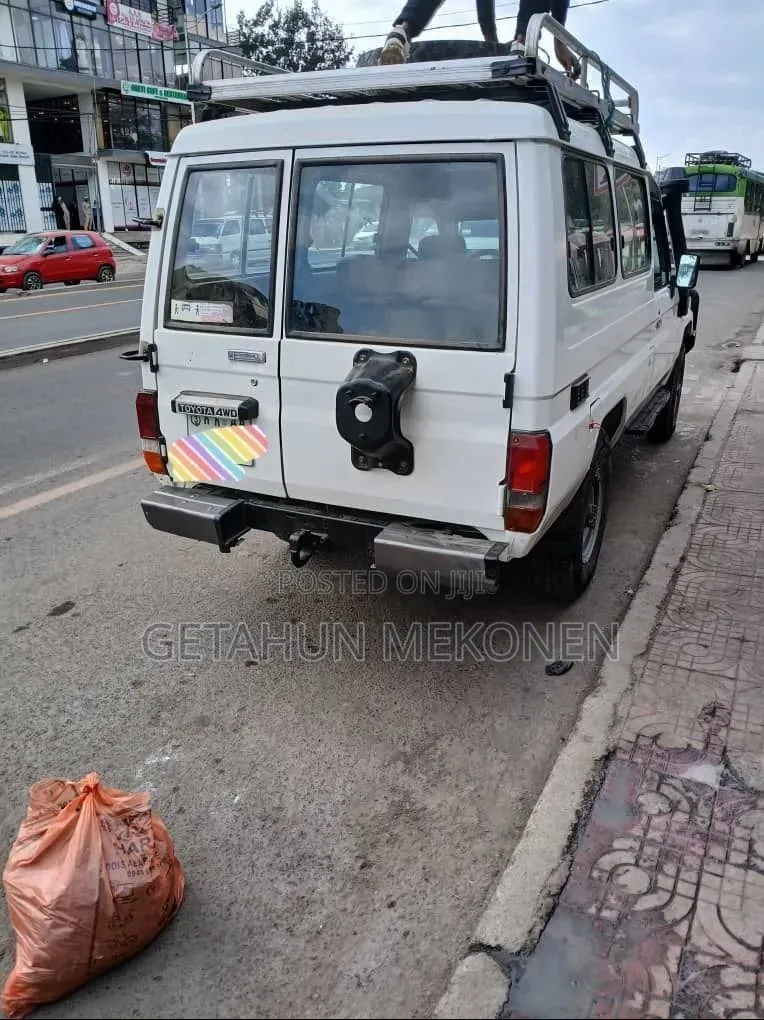 Toyota Land Cruiser 2006 White