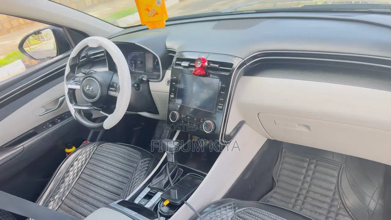 Hyundai Tucson SE 2022 Silver