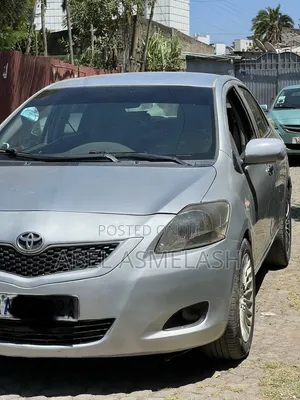 Toyota Yaris 2013 Silver