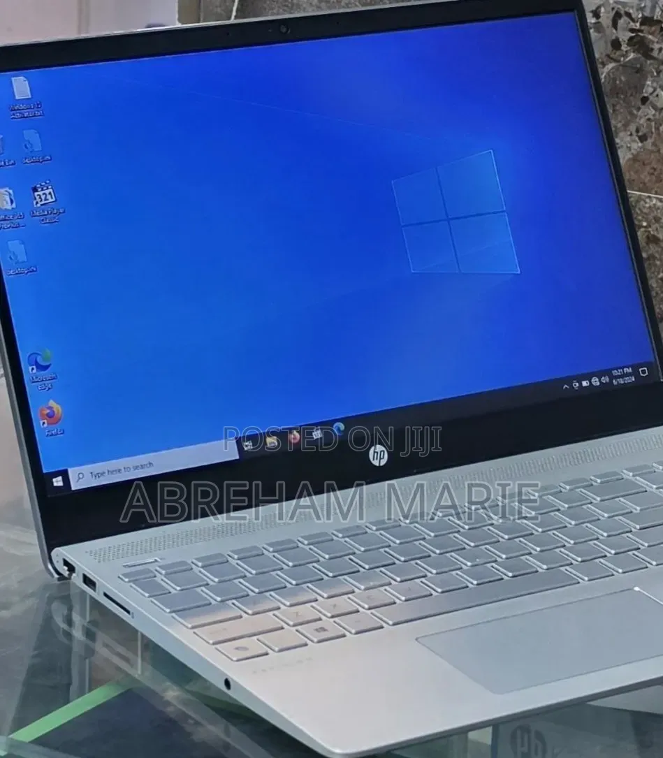 New Laptop HP Pavilion 15 8GB Intel Core i5 SSD 256GB