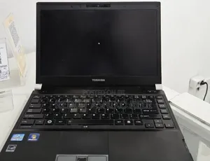 Laptop Toshiba Portege R830 6GB Intel Core i5 SSD 72GB