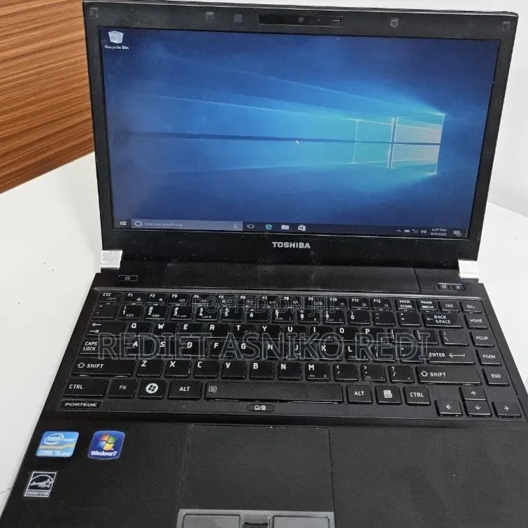 Laptop Toshiba Portege R830 6GB Intel Core i5 SSD 72GB
