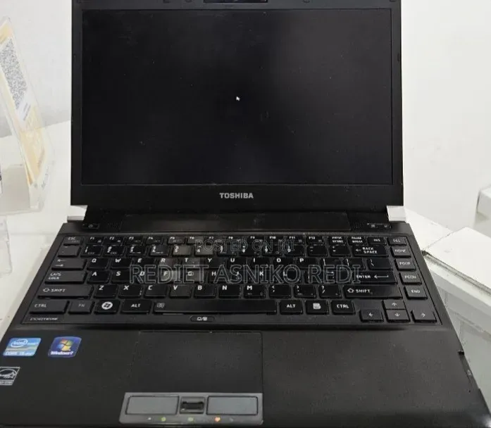Laptop Toshiba Portege R830 6GB Intel Core i5 SSD 72GB