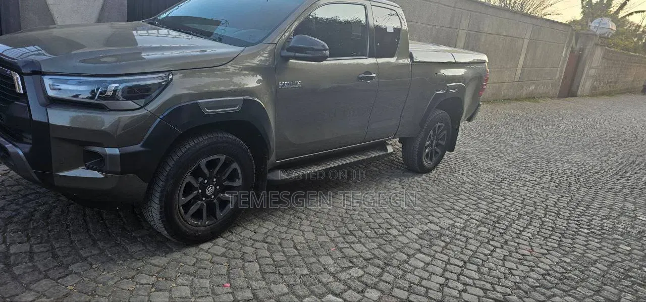 Toyota Hilux 2021 Gray