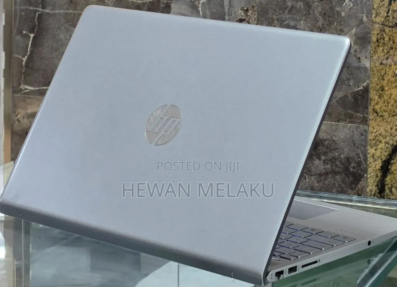 New Laptop HP Pavilion 15 8GB Intel Core i5 SSD 256GB