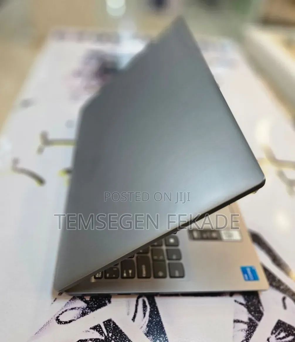 New Laptop Lenovo Ideapad 3 8GB Intel Core i5 SSD 512GB