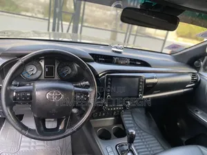 Toyota Hilux 2021 Gray