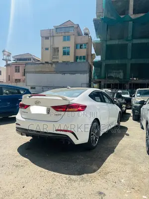 Hyundai Avante 2017 White