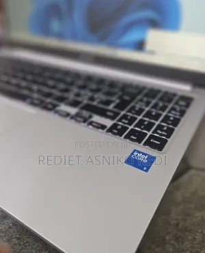 New Laptop Samsung Galaxy Book 2 8GB Intel Core i5 SSD 512GB