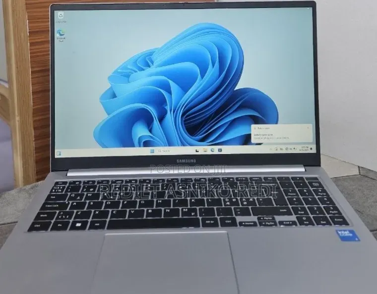 New Laptop Samsung Galaxy Book 2 8GB Intel Core i5 SSD 512GB