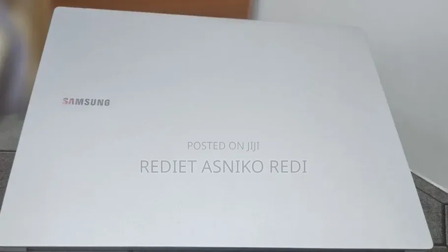 New Laptop Samsung Galaxy Book 2 8GB Intel Core i5 SSD 512GB