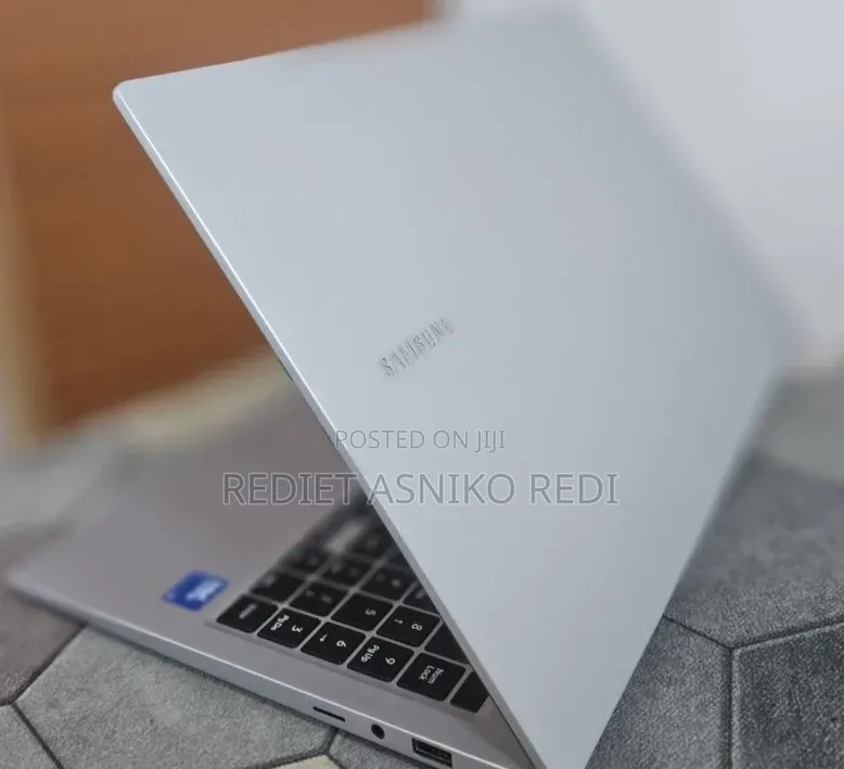New Laptop Samsung Galaxy Book 2 8GB Intel Core i5 SSD 512GB