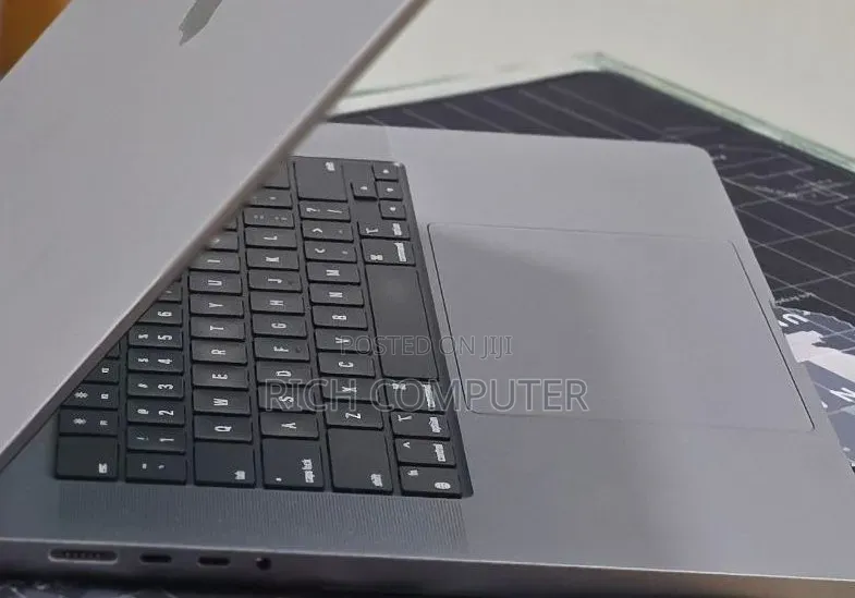 New Laptop Apple MacBook 16GB Apple M2 SSD 512GB