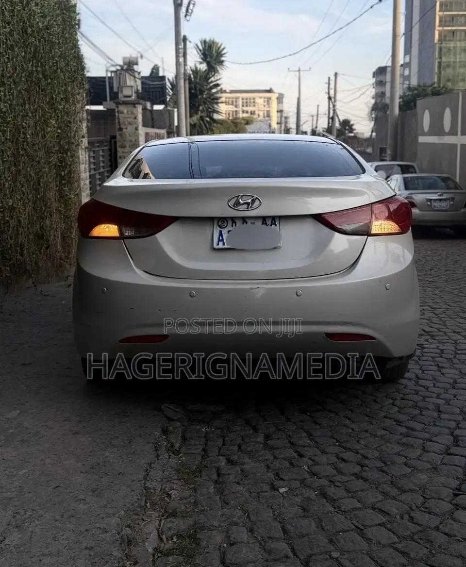 Hyundai Elantra 2013 Silver