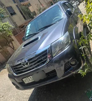 Toyota Hilux 2.5 D-4D 4X4 SRX 2012 Gray