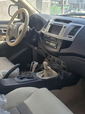 Toyota Hilux 2.5 D-4D 4X4 SRX 2012 Gray