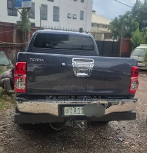 Toyota Hilux 2.5 D-4D 4X4 SRX 2012 Gray
