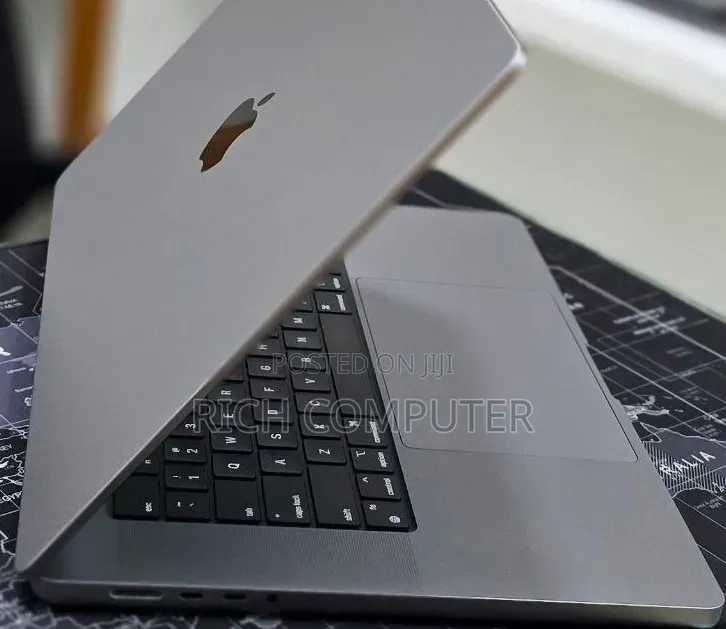 New Laptop Apple MacBook Pro 2021 M1 16GB Apple M1 Pro SSD 512GB