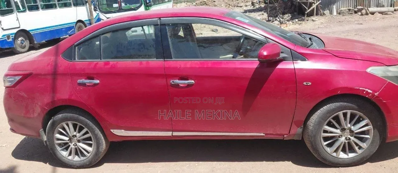 Toyota Yaris 2015 Red