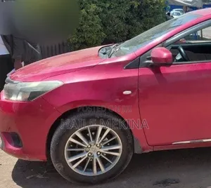 Toyota Yaris 2015 Red