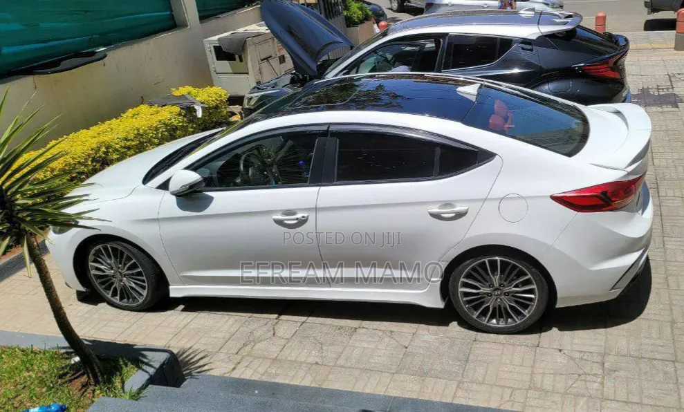 Hyundai Avante 2017 White