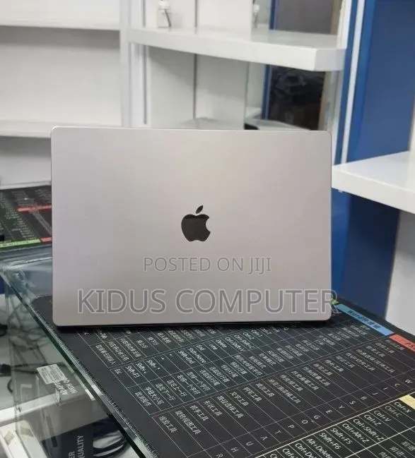 New Laptop Apple MacBook Pro 2021 M1 32GB Apple M1 SSD 512GB