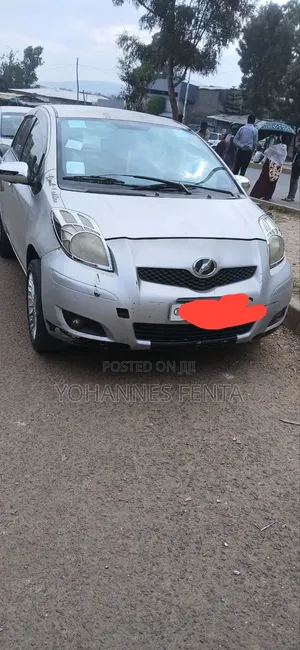 Toyota Yaris Base Hatchback 3dr 2010 Silver