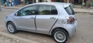 Toyota Yaris Base Hatchback 3dr 2010 Silver