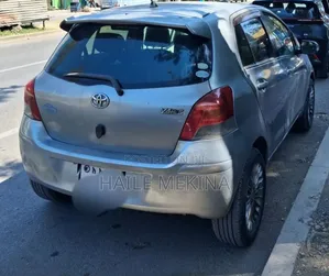 Toyota Yaris 2010 Silver