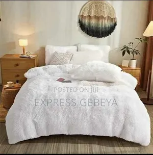 በማይታመን ዋጋ ጥራት አስደናቂ ሙቀት የሚያናፅፉ ውብ እና ምቹ ከፋይ ባለ ፈር ኮንፈርቶች Fur Comforter