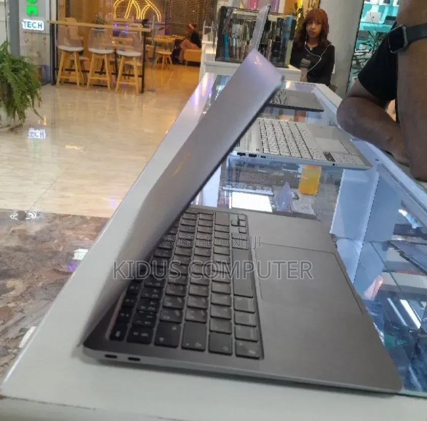 New Laptop Apple MacBook Air 2020 M1 8GB Apple M1 SSD 256GB