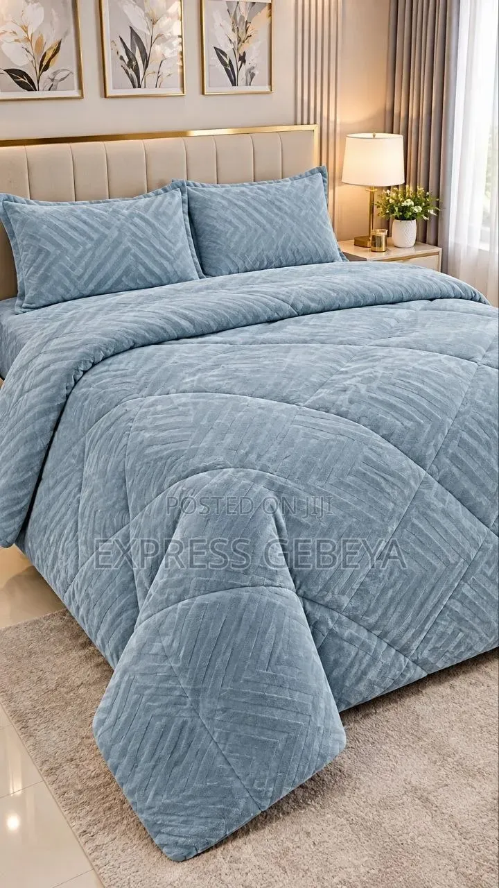 Quality Comforter ውብ እና ምቹ ኮንፈርቶች
1 ኮምፈርት
1 አንሶላ እና
2 ትራስ ልብስ የያዘ