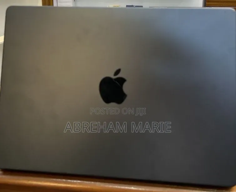 New Laptop Apple MacBook Pro 2025 M5 24GB Apple M5 Pro SSD 1T