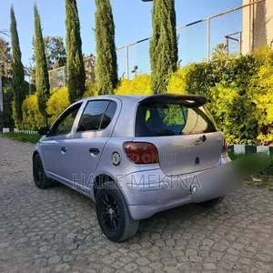 Toyota Vitz 2004 Silver