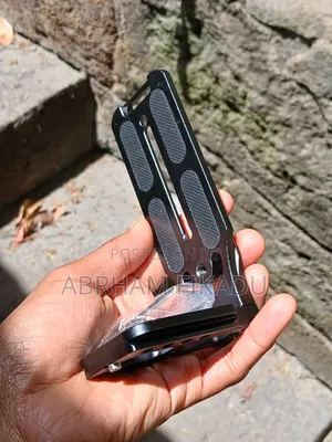 L-Bracket Plate for Portrait Video and Photo