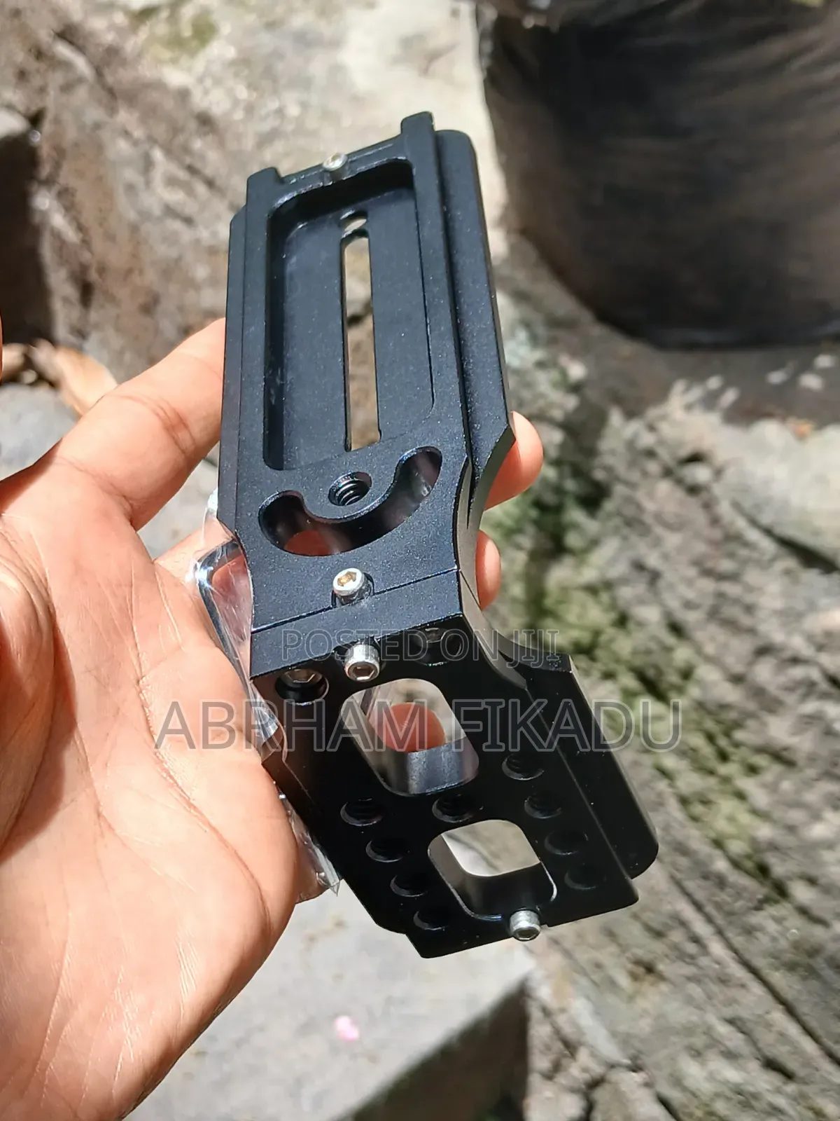 L-Bracket Plate for Portrait Video and Photo