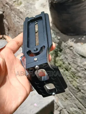 L-Bracket Plate for Portrait Video and Photo