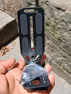L-Bracket Plate for Portrait Video and Photo