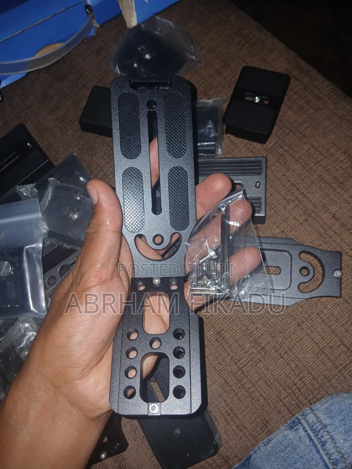 L-Bracket Plate for Portrait Video and Photo