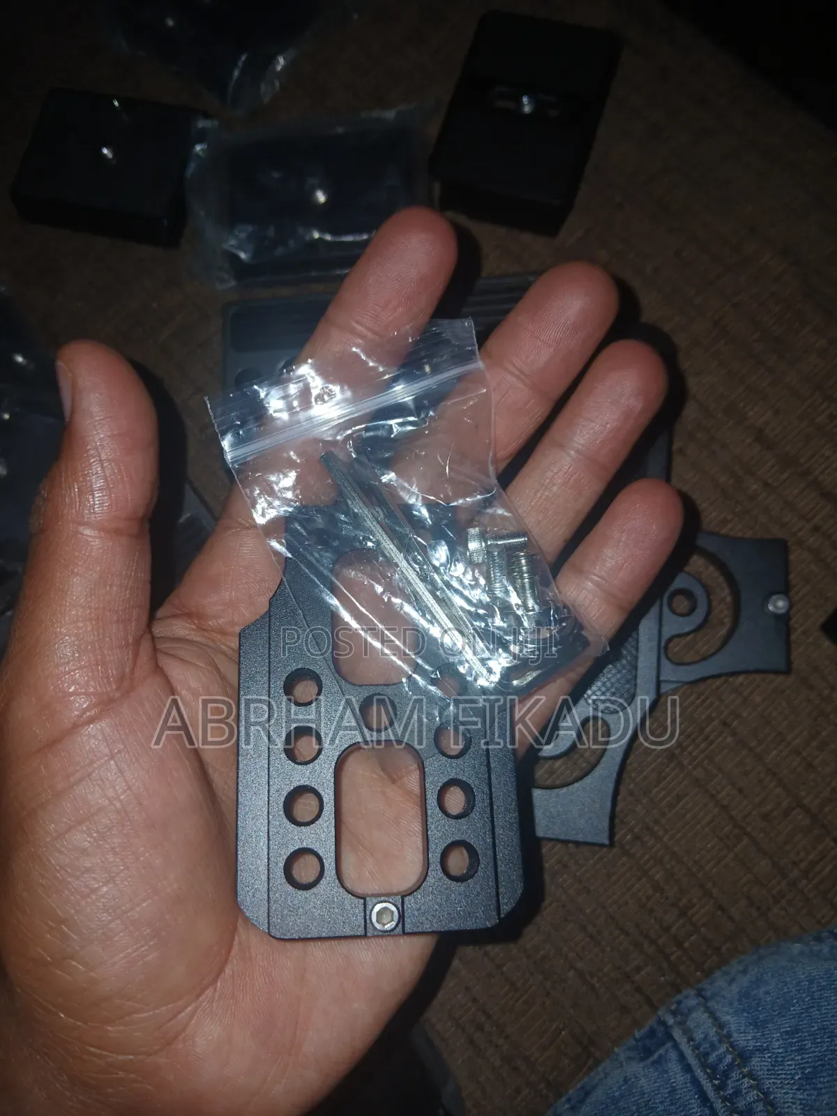 L-Bracket Plate for Portrait Video and Photo